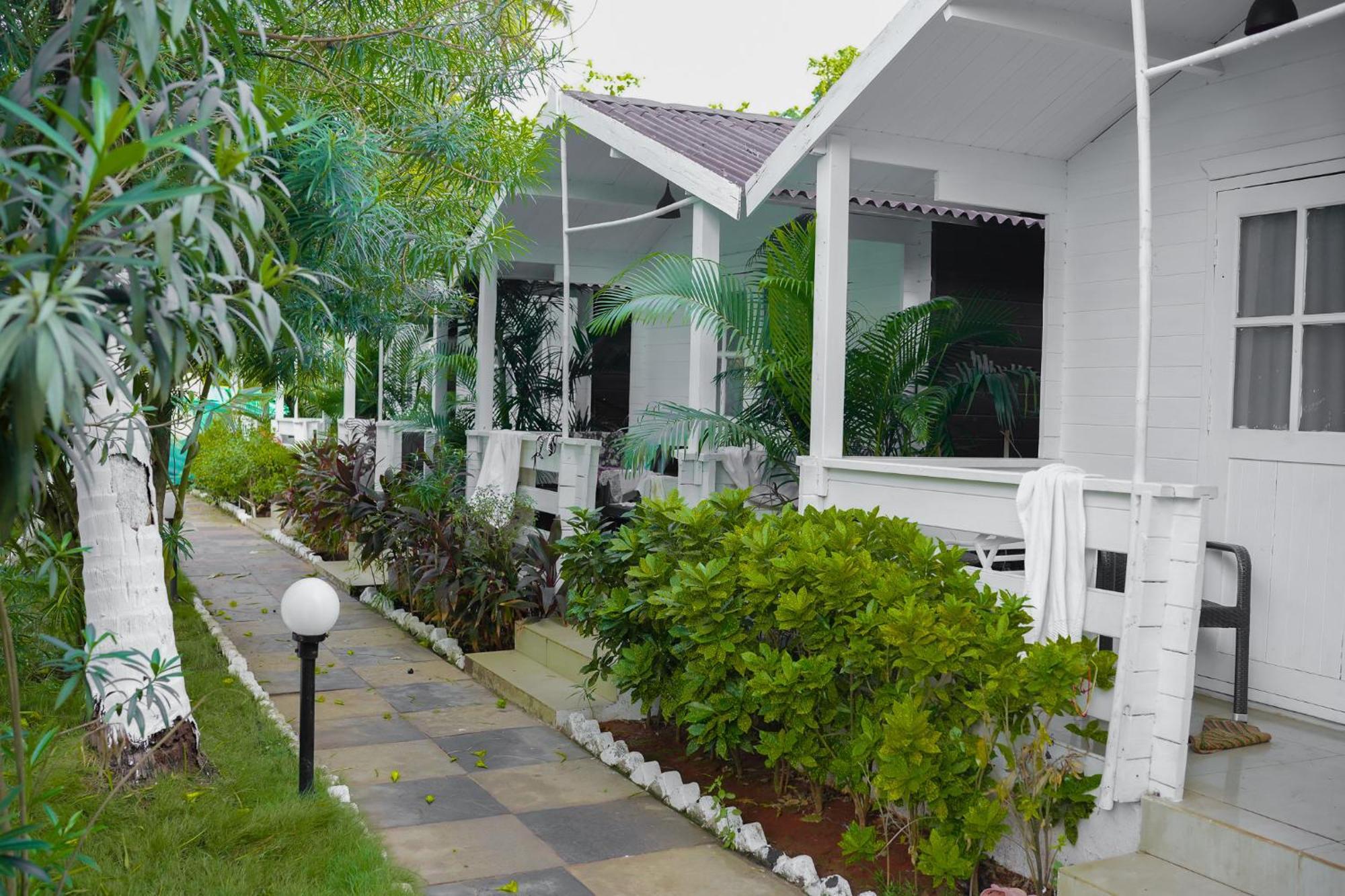 Seabliss Cottages Morjim Luaran gambar
