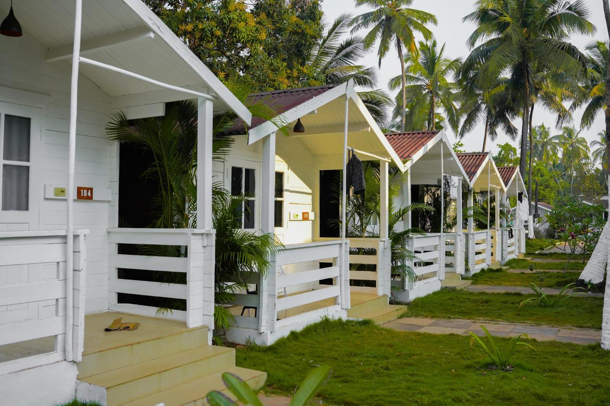 Seabliss Cottages Morjim Luaran gambar