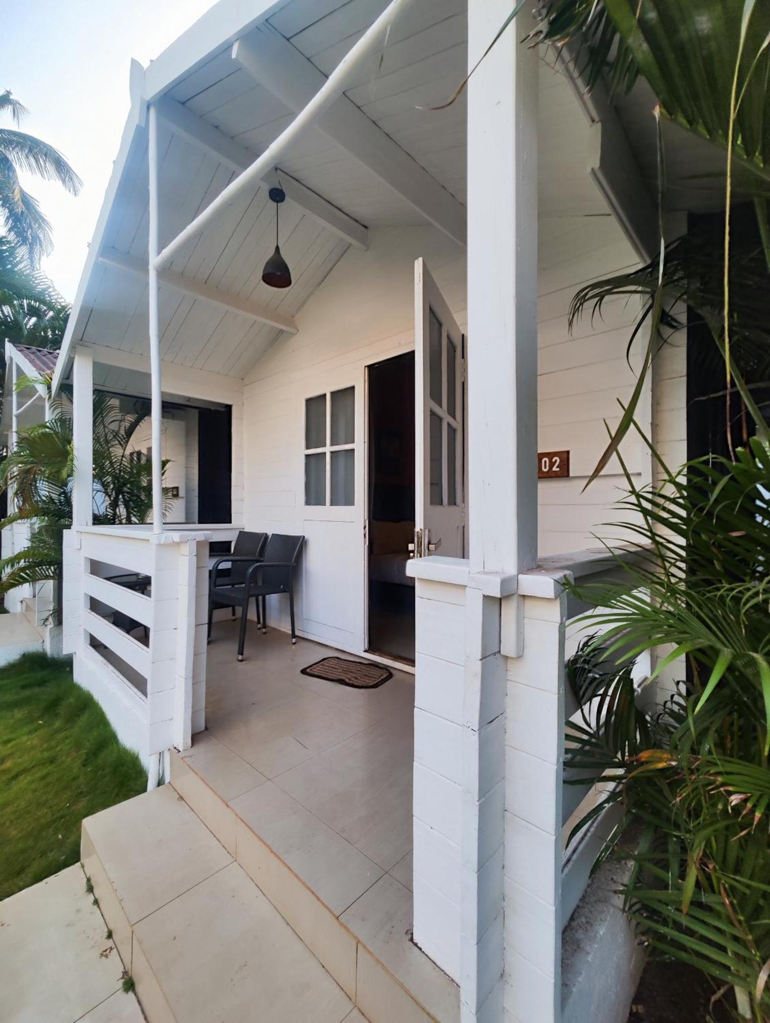 Seabliss Cottages Morjim Luaran gambar